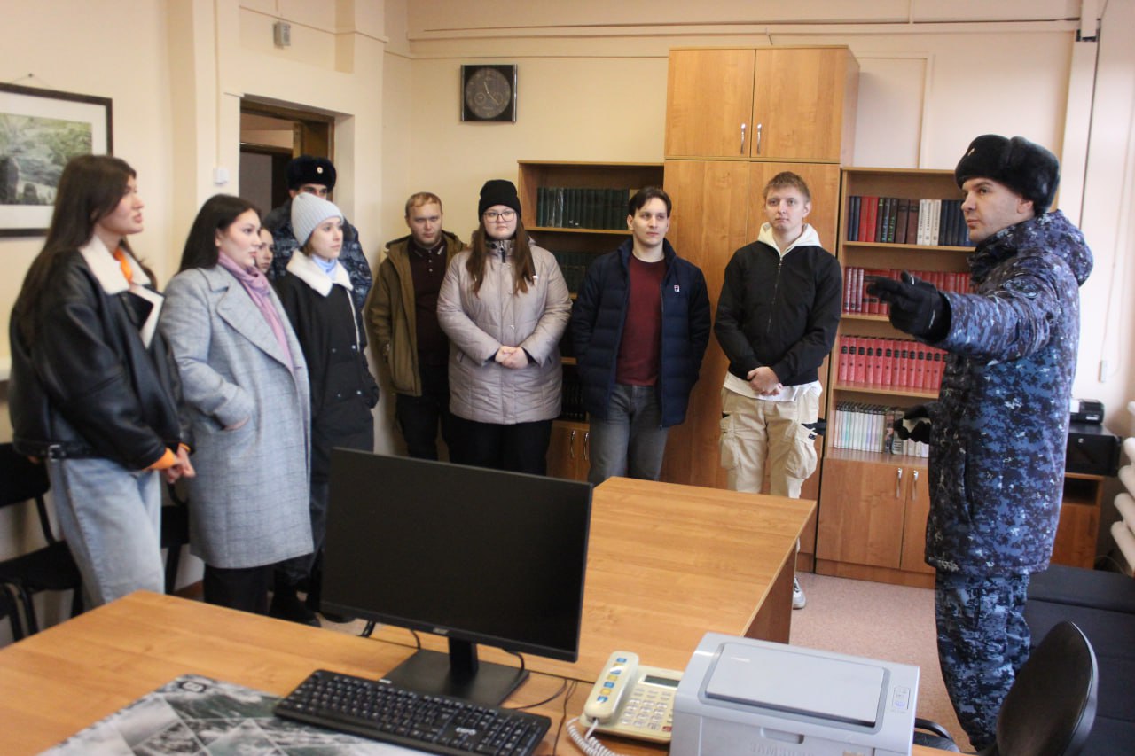 В ЛИУ-37 прошла экскурсия для студентов юридического института Сибирского федерального университета В ЛИУ-37 прошла экскурсия для студентов юридического института Сибирского федерального университета