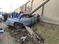 В Красноярске на правом берегу иномарка разбилась об столб