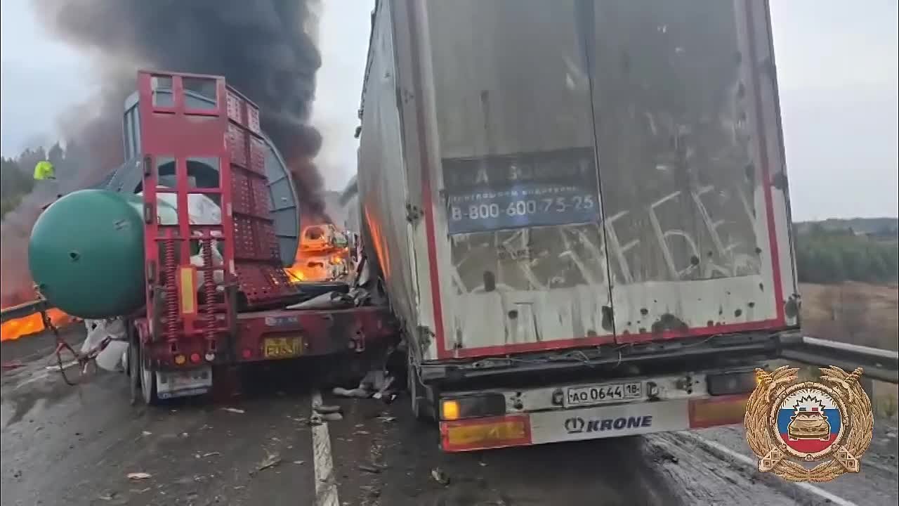 Человек погиб в жесткой аварии с фурами на трассе в Иркутской области