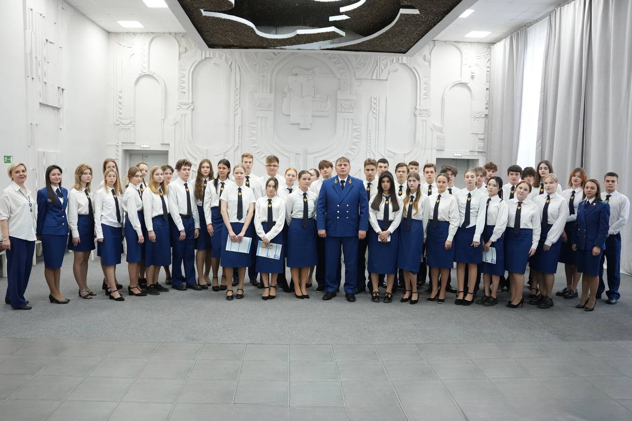 Сегодня прокурор края Роман Тютюник провел для учеников прокурорских классов «Разговоры о важном» на тему «Прокурор в современных условиях. Актуальные вызовы» Сегодня прокурор края Роман Тютюник провел для учеников прокурорских классов «Разговоры о важном» на тему «Прокурор в современных условиях. Актуальные вызовы»