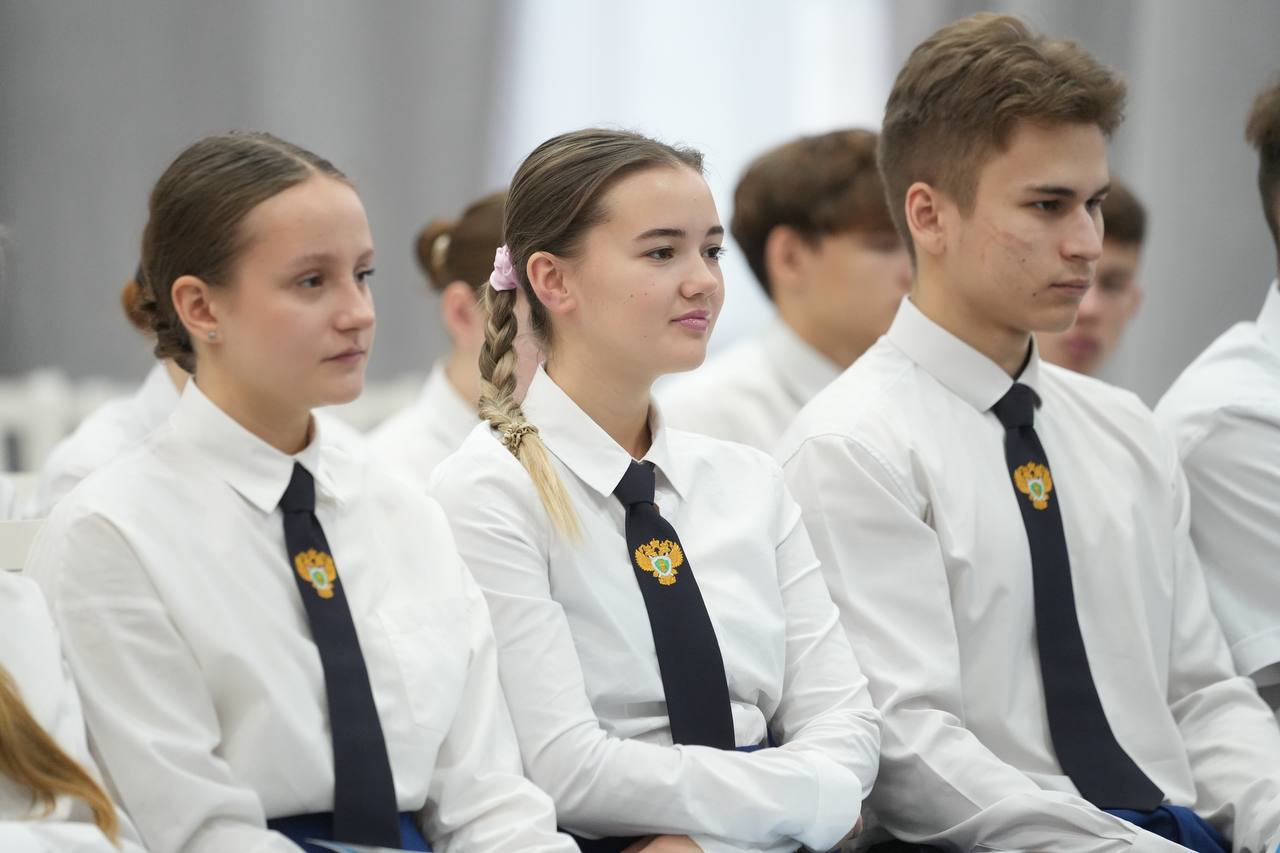 Сегодня прокурор края Роман Тютюник провел для учеников прокурорских классов «Разговоры о важном» на тему «Прокурор в современных условиях. Актуальные вызовы» Сегодня прокурор края Роман Тютюник провел для учеников прокурорских классов «Разговоры о важном» на тему «Прокурор в современных условиях. Актуальные вызовы»
