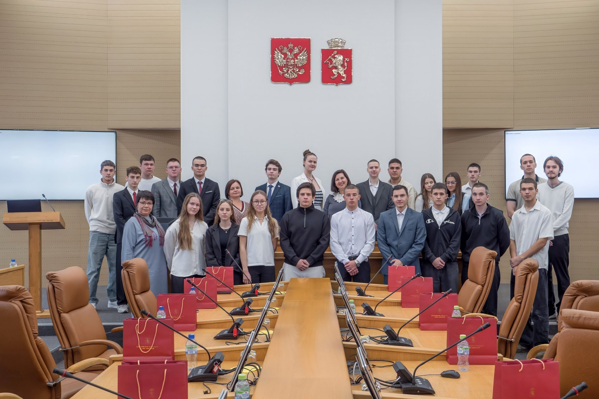 Сегодня в гостях у депутатов городского Совета побывали студенты Сибирского федерального университета