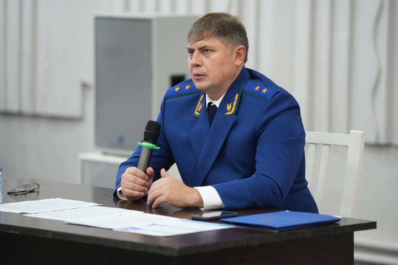 Сегодня прокурор края Роман Тютюник провел для учеников прокурорских классов «Разговоры о важном» на тему «Прокурор в современных условиях. Актуальные вызовы» Сегодня прокурор края Роман Тютюник провел для учеников прокурорских классов «Разговоры о важном» на тему «Прокурор в современных условиях. Актуальные вызовы»
