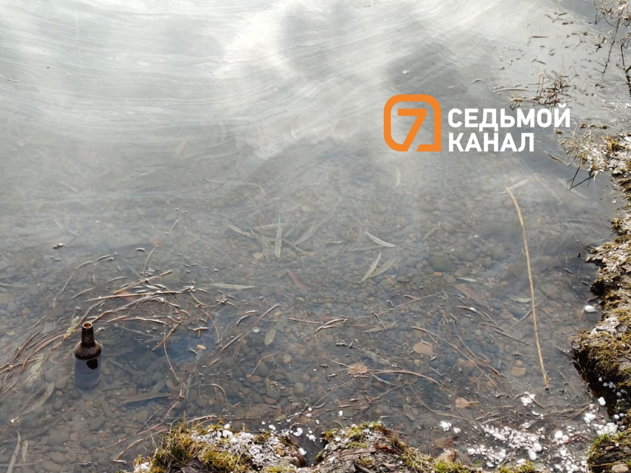 Разводы по-прежнему "украшают" Абаканскую протоку в районе Белых Рос Разводы по-прежнему "украшают" Абаканскую протоку в районе Белых Рос