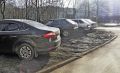 Водитель получил штраф за парковку на пустом газоне — правосудие на стороне закона