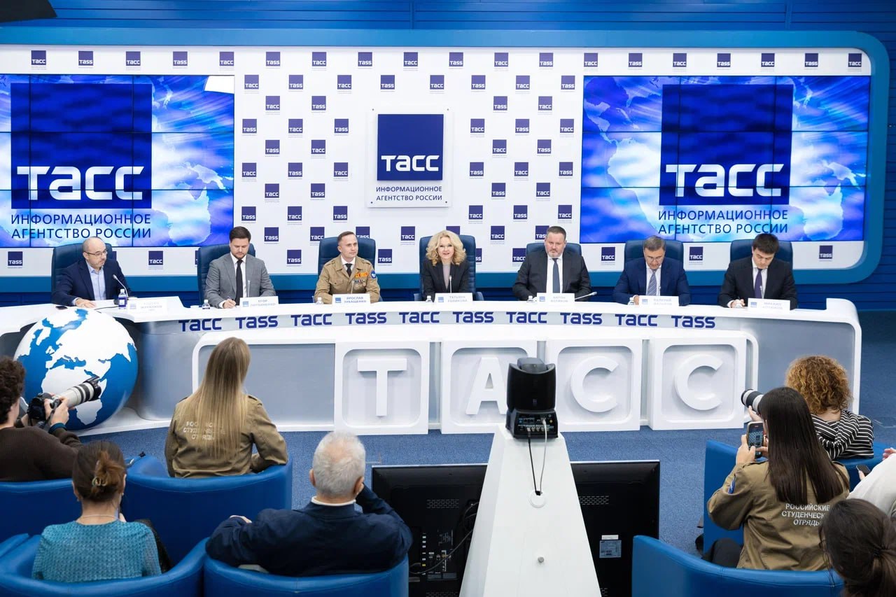 Антон Котяков рассказал о развитии проектов по трудоустройству молодежи Антон Котяков рассказал о развитии проектов по трудоустройству молодежи