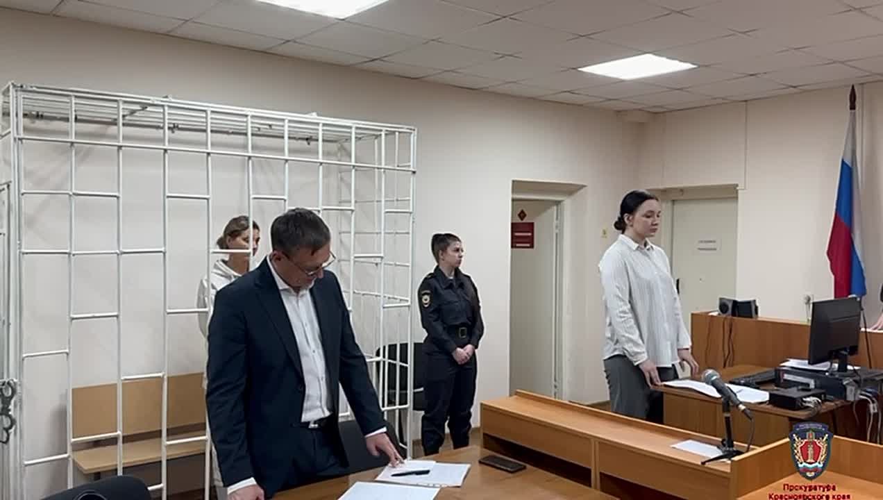 Видео из зала Березовского районного суда Красноярского края, где сегодня председателю общественной организации, ответственной за отлов бродячих собак, подозреваемой в оказании услуг, не отвечающих требованиям безопасности...