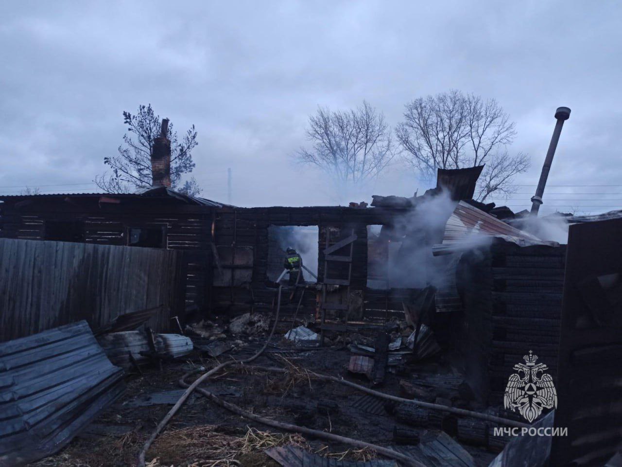 На пожаре в Красноярском крае погибли 2 человека На пожаре в Красноярском крае погибли 2 человека