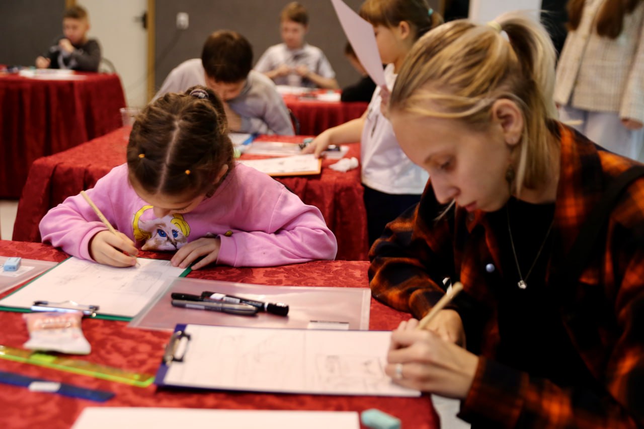 В Красноярске выпустят книгу-комикс «Завод глазами детей» В Красноярске выпустят книгу-комикс «Завод глазами детей»