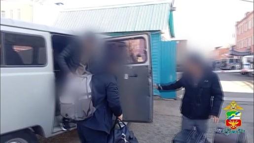 Задержанные транспортными полицейскими Ачинска нелегальные мигранты будут выдворены из России