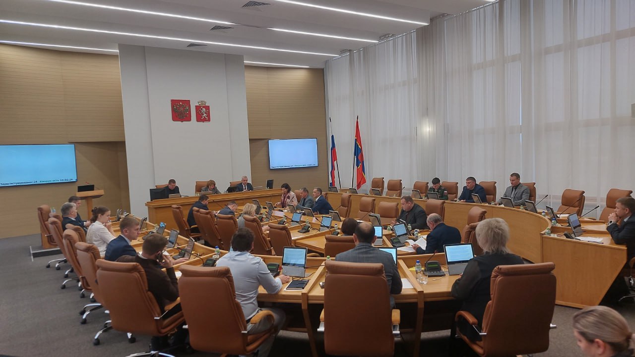 Внеочередная сессия началась в Горсовете Красноярска