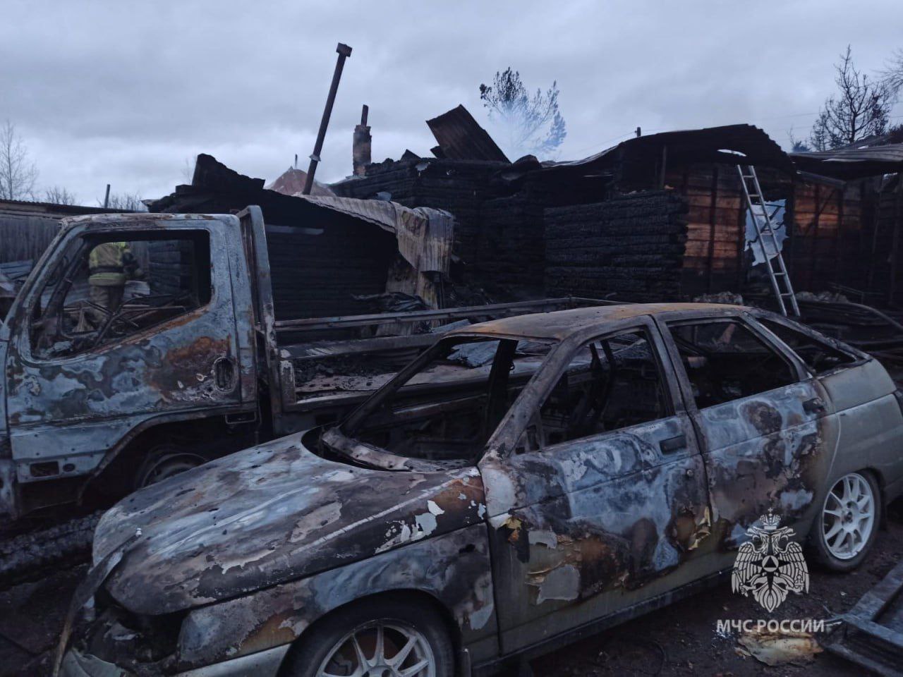 На пожаре в Красноярском крае погибли 2 человека На пожаре в Красноярском крае погибли 2 человека