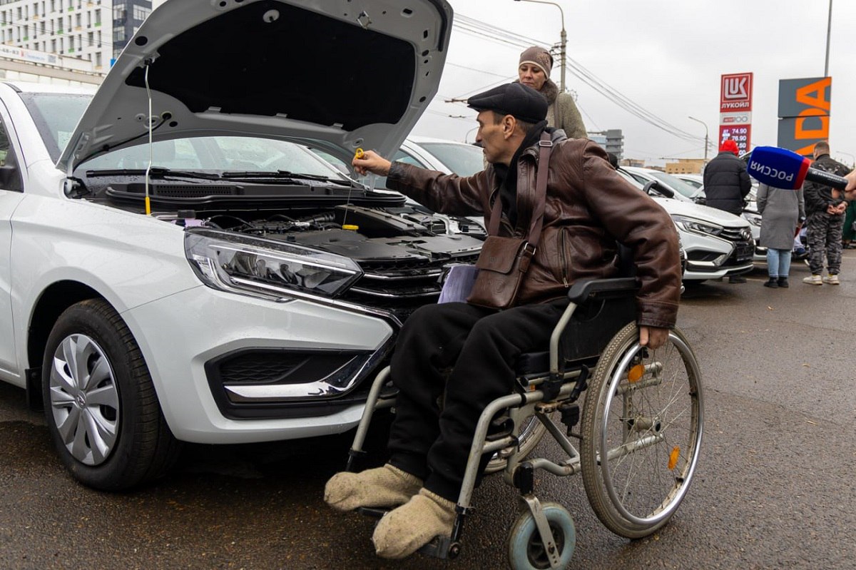 Пострадавшим на производстве жителям Красноярского края вручили бесплатные авто