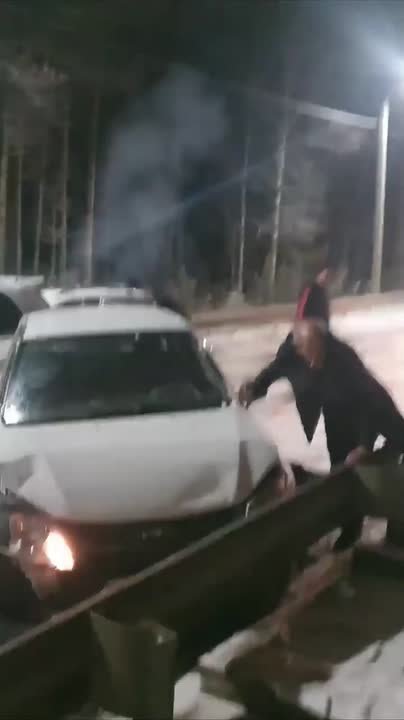 Гололёд, который сковал дорогу под соседним Иркутском привел к массовому ДТП