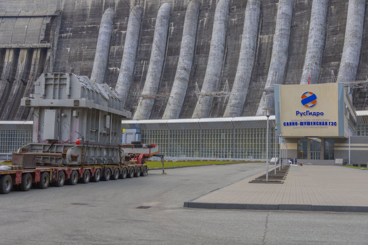 На Саяно-Шушенскую ГЭС доставили трансформатор весом 235 тонн