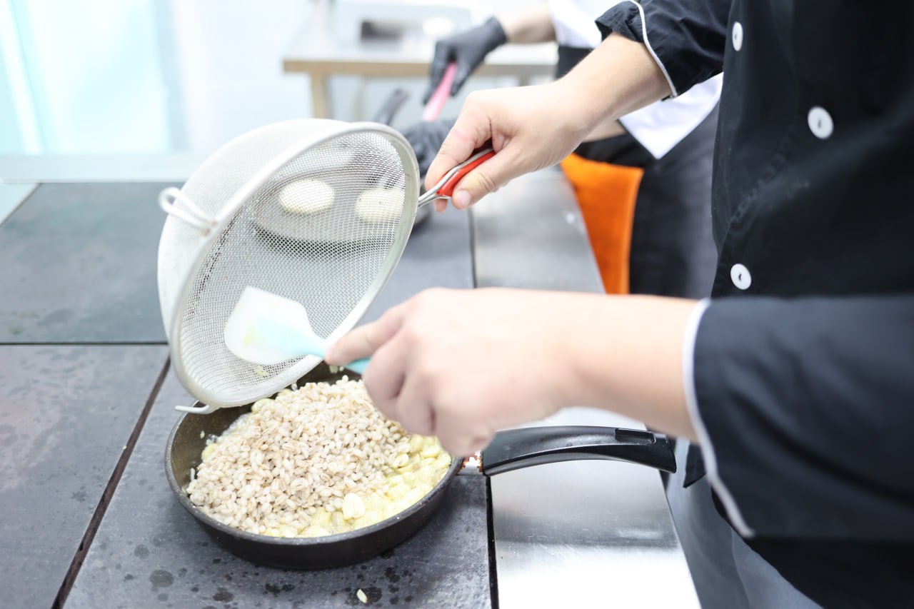 Практически любая хозяйка умеет готовить молочные каши, плов и гарниры из круп Практически любая хозяйка умеет готовить молочные каши, плов и гарниры из круп