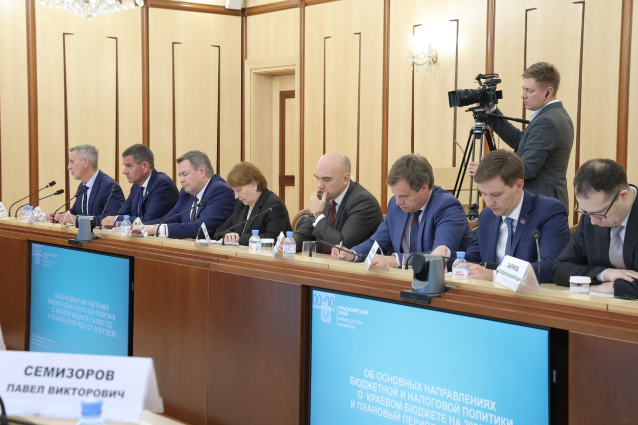 Краевые депутаты обсудили с главой края Михаилом Котюковым бюджетные расходы на агросектор, развитие спорта, общественной среды, северных территорий, улучшение экологии, строительство жилья, поддержку местных инициатив Краевые депутаты обсудили с главой края Михаилом Котюковым бюджетные расходы на агросектор, развитие спорта, общественной среды, северных территорий, улучшение экологии, строительство жилья, поддержку местных инициатив