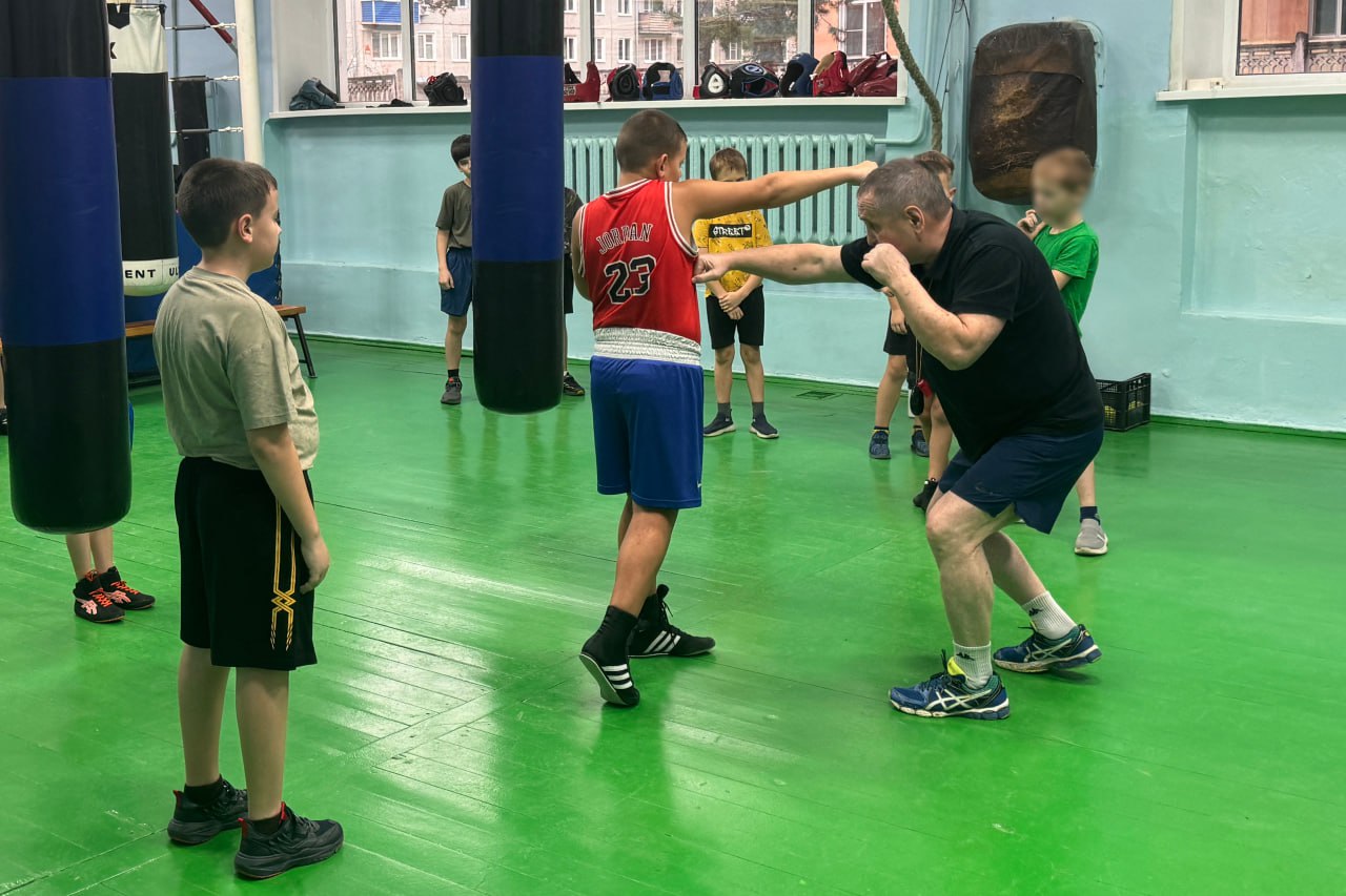 Несовершеннолетние осужденные, состоящие на учете в Канском МФ УИИ ГУФСИН, посетили спортивную школу олимпийского резерва «Олимпиец»