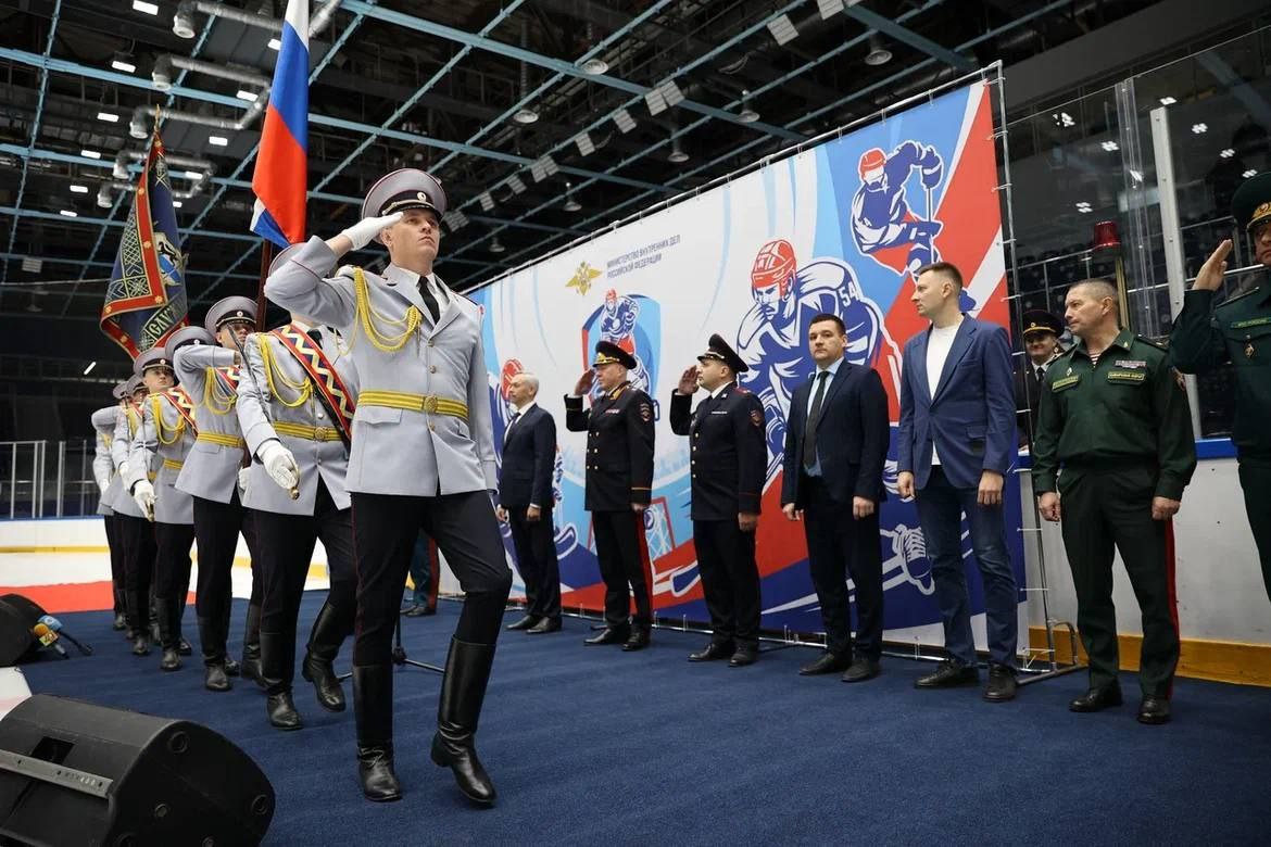 В Новосибирске состоялось торжественное открытие турнира по хоккею с шайбой среди территориальных органов МВД России, правоохранительных и надзорных органов региона