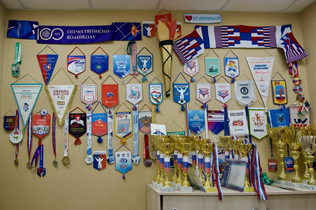 Дмитрий Карасёв: Сегодня, в День тренера, посетил управление по спорту и встретился с командой, которая занимается разработкой, планированием и организацией спортивной жизни Норильска, а также мотивирует норильчан на... Дмитрий Карасёв: Сегодня, в День тренера, посетил управление по спорту и встретился с командой, которая занимается разработкой, планированием и организацией спортивной жизни Норильска, а также мотивирует норильчан на...