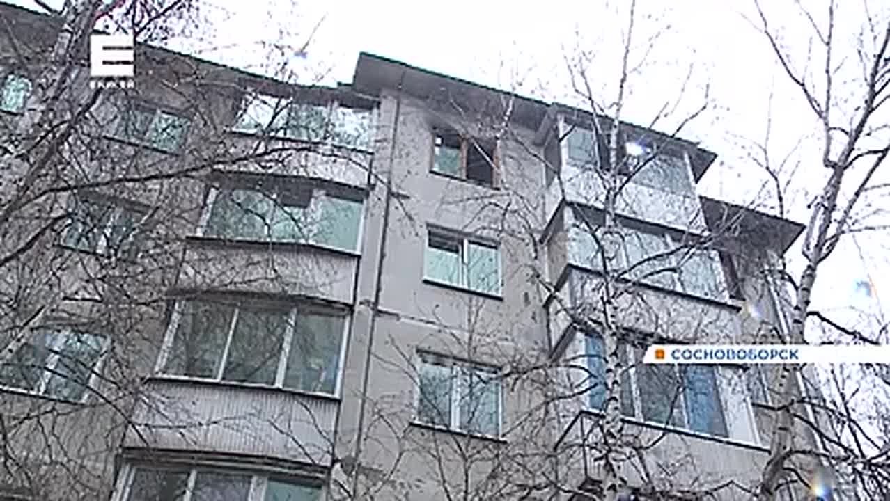 В сосновоборском доме со сгоревшей крышей до сих пор не начался ремонт