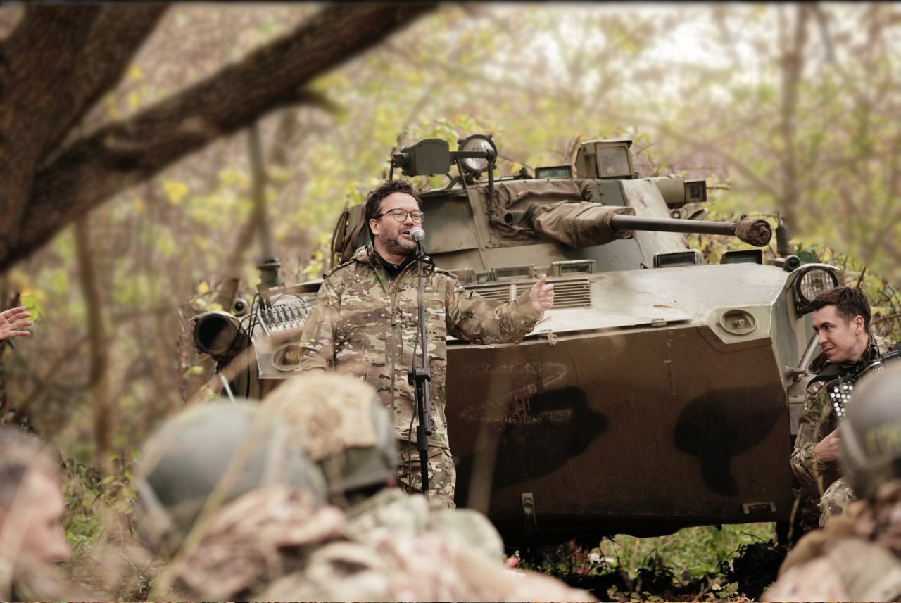 Красноярские артисты присоединились к агитбригаде «Всё для Победы!» Красноярские артисты присоединились к агитбригаде «Всё для Победы!»