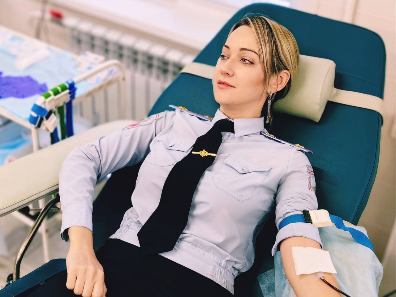 Не на словах, а на деле: ачинские полицейские — доноры крови Не на словах, а на деле: ачинские полицейские — доноры крови