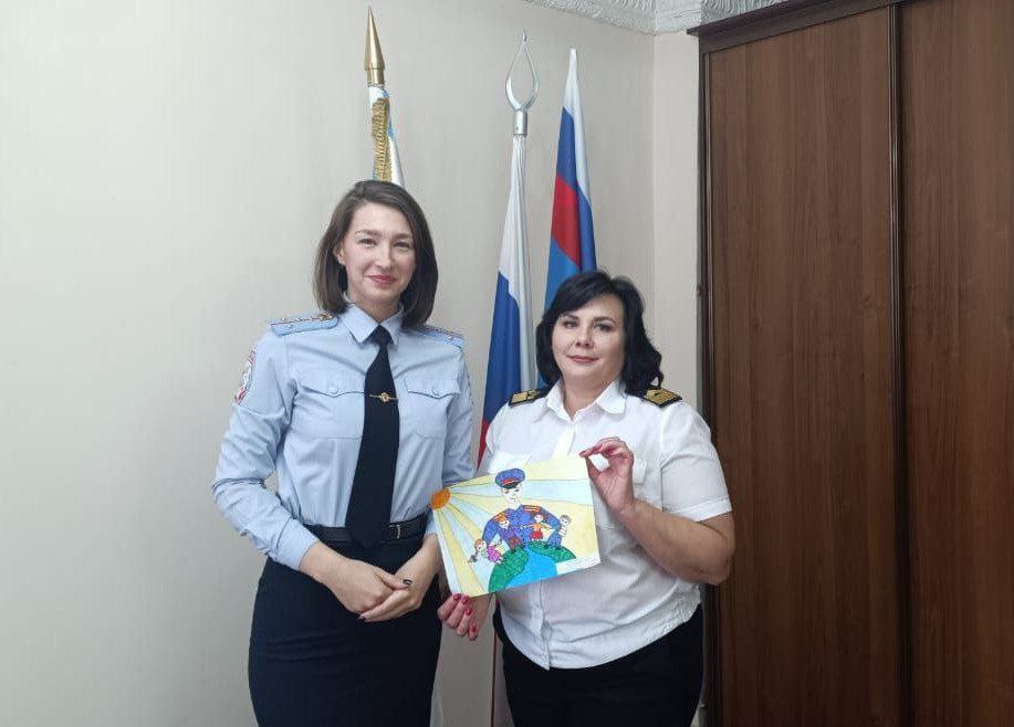 Юные таланты транспортной полиции Красноярска поздравили своих родителей с наступающим профессиональным праздником!