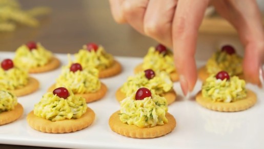 На бутерброды с икрой больше не посмотрите: эта доступная закуска их затмит