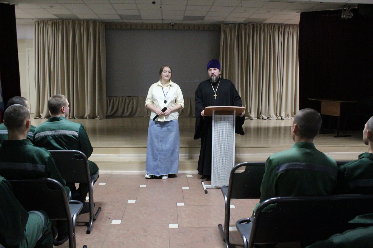 С несовершеннолетними осужденными, отбывающими наказание в Канской воспитательной колонии, встретились представители духовенства С несовершеннолетними осужденными, отбывающими наказание в Канской воспитательной колонии, встретились представители духовенства