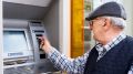Почему пенсионерам стоит обналичивать пенсию сразу: мнение экспертов