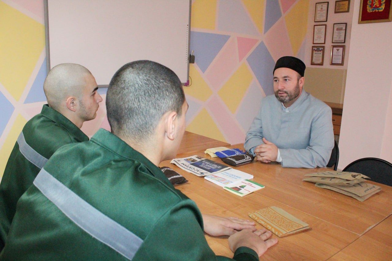 С несовершеннолетними осужденными, отбывающими наказание в Канской воспитательной колонии, встретились представители духовенства С несовершеннолетними осужденными, отбывающими наказание в Канской воспитательной колонии, встретились представители духовенства