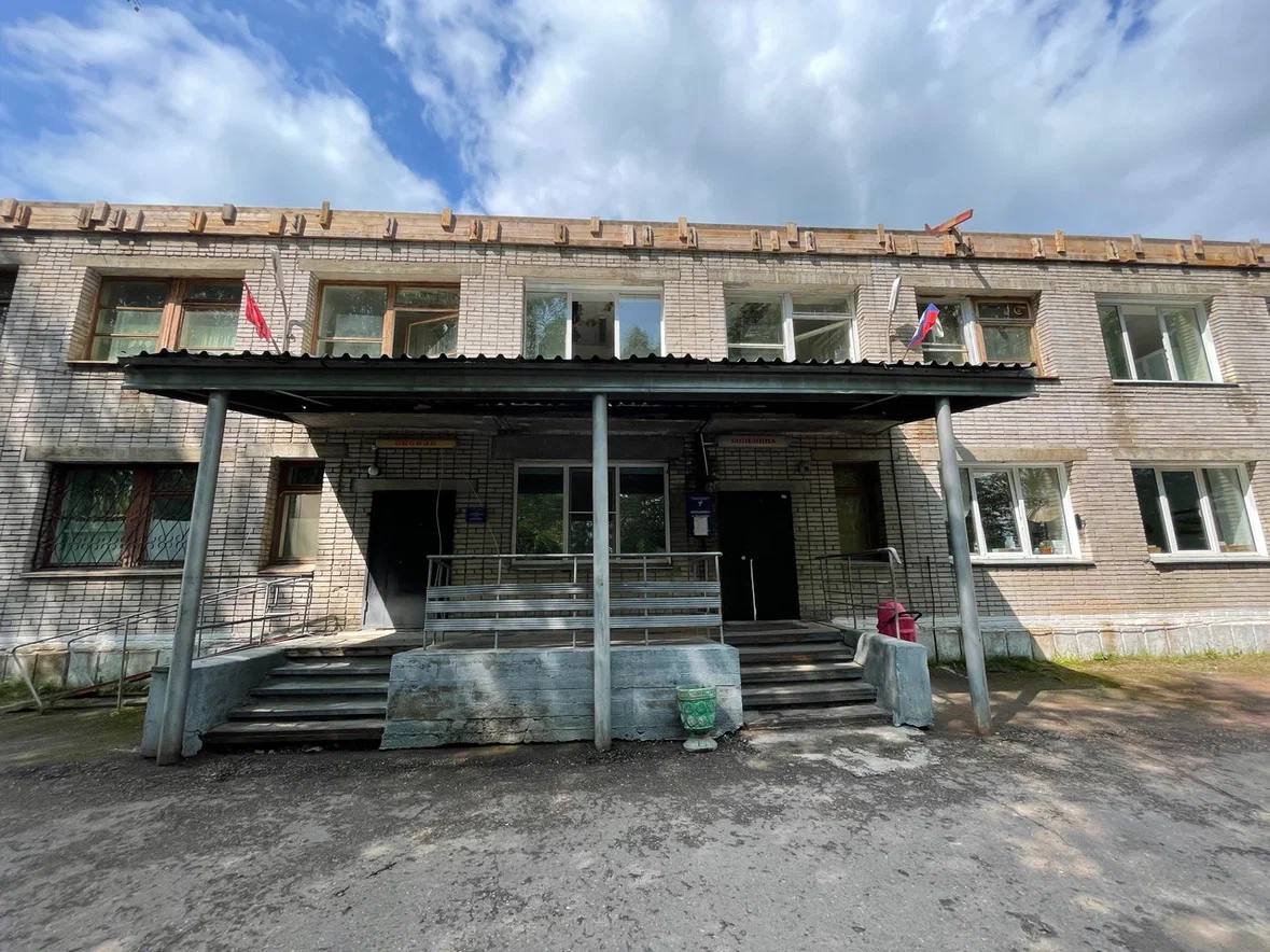 Без крыши под дождём: как халатность привела к затоплению больницы в Кедровом Без крыши под дождём: как халатность привела к затоплению больницы в Кедровом