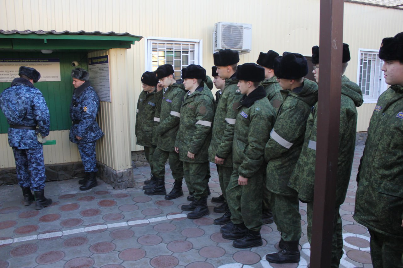 Сотрудников СИЗО-3 с Днем работников следственных изоляторов и тюрем поздравили кадеты и преподаватели Ачинского кадетского корпуса имени Г.Г. Голубева Сотрудников СИЗО-3 с Днем работников следственных изоляторов и тюрем поздравили кадеты и преподаватели Ачинского кадетского корпуса имени Г.Г. Голубева