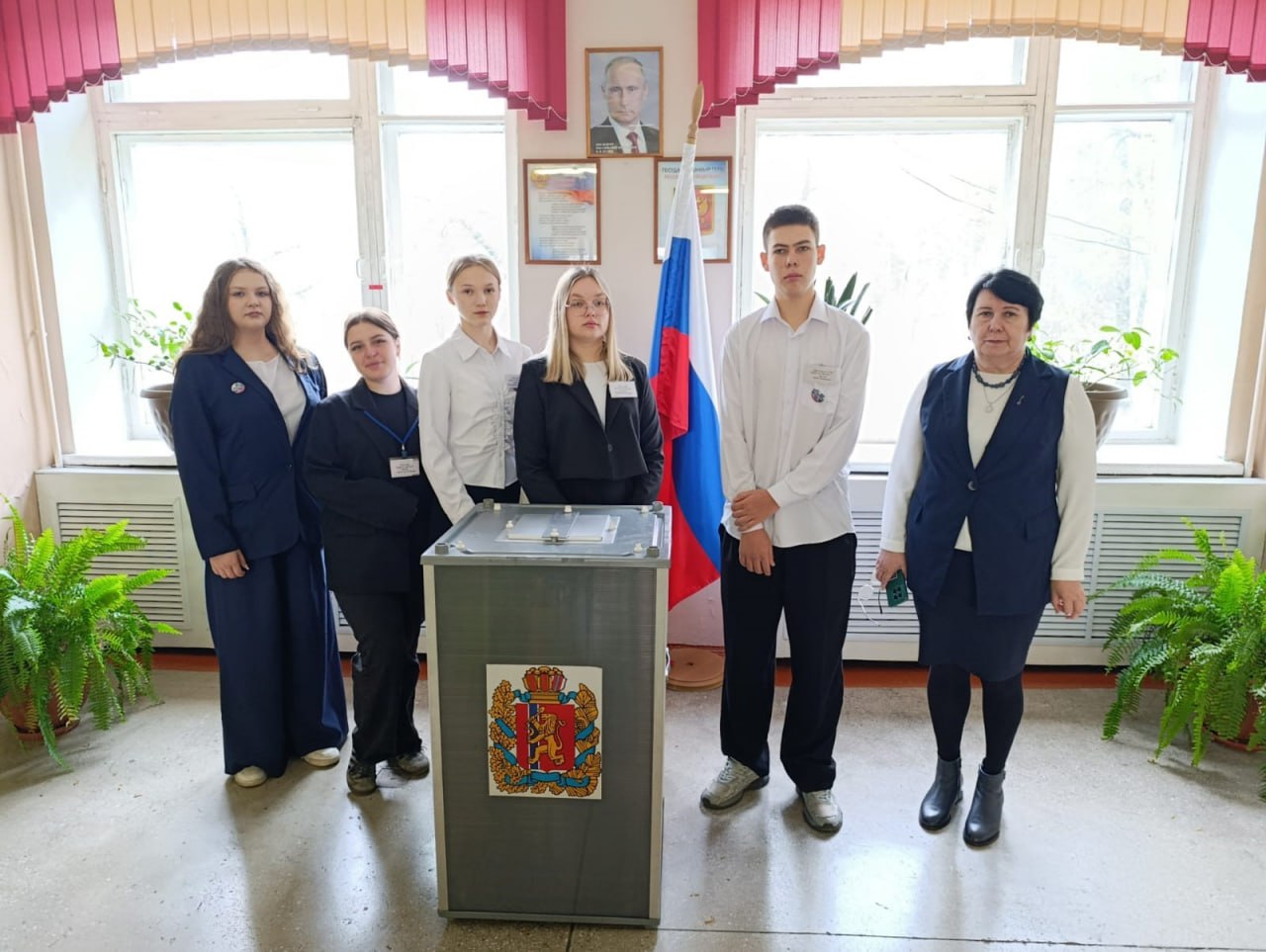 В Минусинском муниципальном округе территориальная избирательная комиссия на практике показала будущим избирателям важность участия молодёжи в общественной жизни и осознанного принятия решений, которые могут повлиять на их... В Минусинском муниципальном округе территориальная избирательная комиссия на практике показала будущим избирателям важность участия молодёжи в общественной жизни и осознанного принятия решений, которые могут повлиять на их...