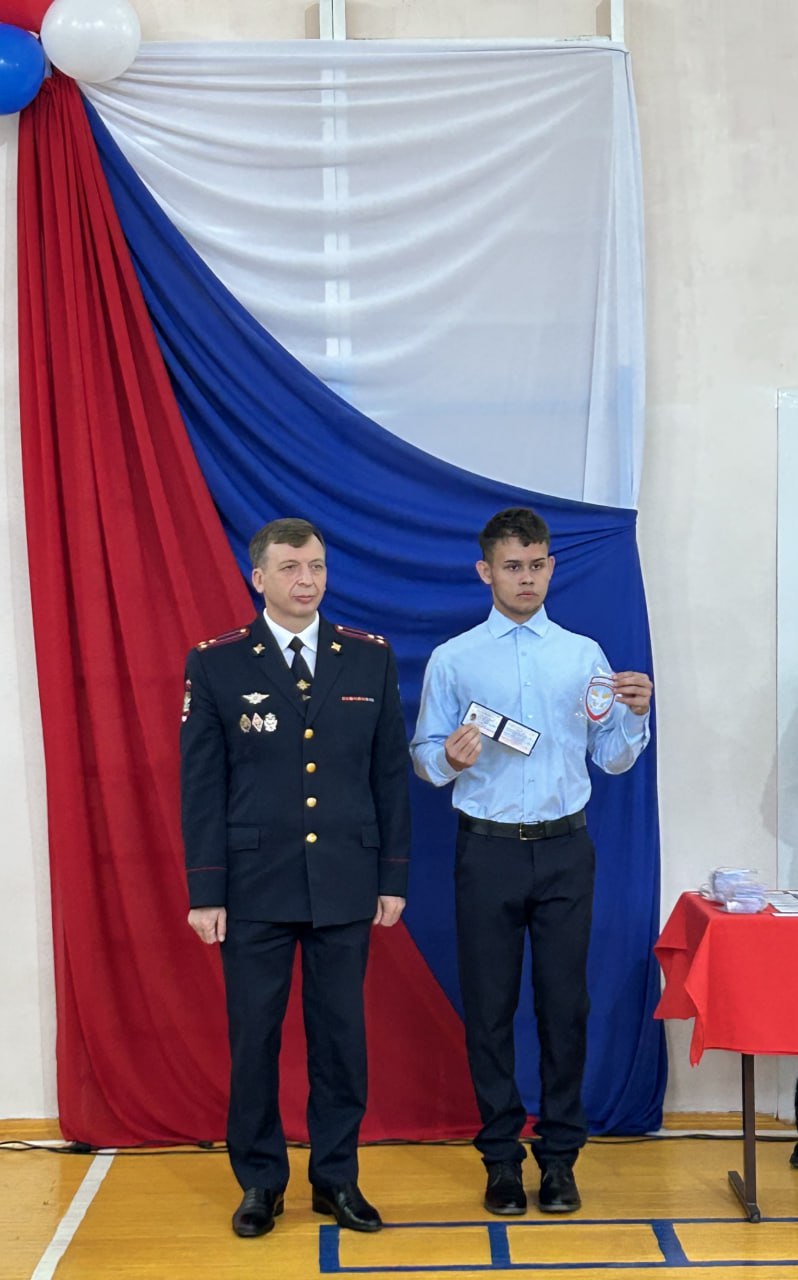 В Ачинске прошла церемония посвящения слушателей в «Полицейский класс» В Ачинске прошла церемония посвящения слушателей в «Полицейский класс»