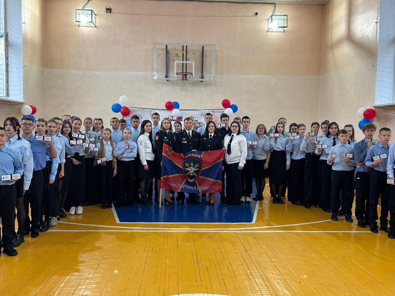 В Ачинске прошла церемония посвящения слушателей в «Полицейский класс» В Ачинске прошла церемония посвящения слушателей в «Полицейский класс»