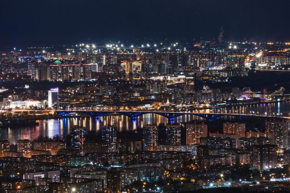 Вечерний Красноярск. Виды на город со скалы Такмак Фото: Сергей Филинин ТВК