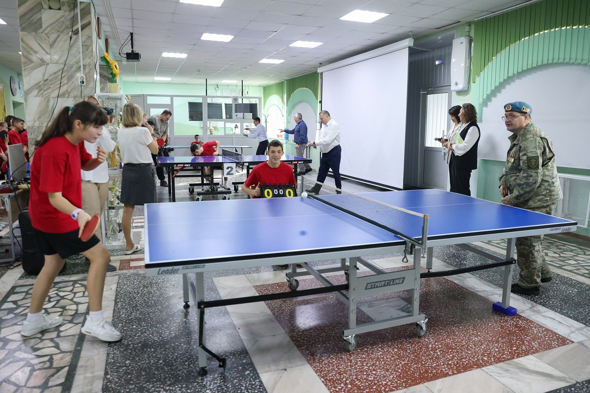 Новый стол для игры в настольный теннис получили ребята из детского психоневрологического интерната «Подсолнух»