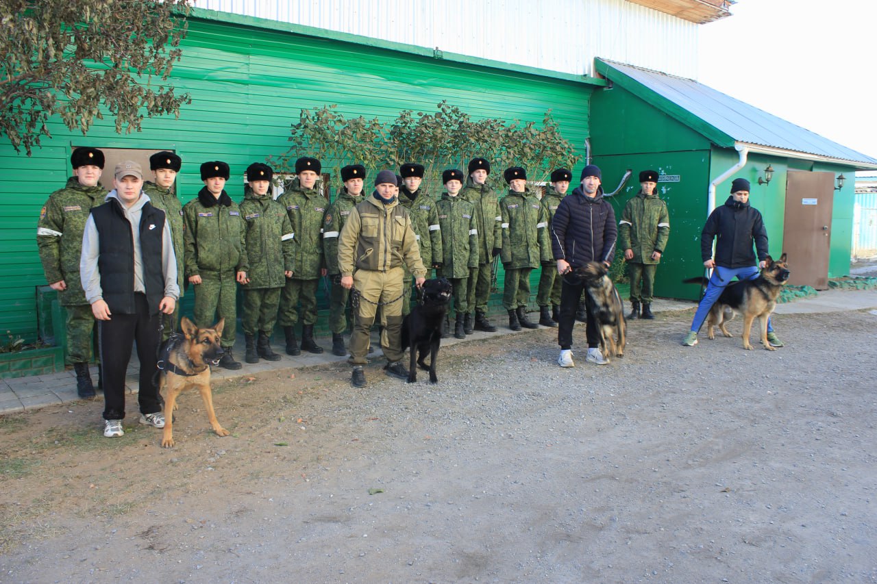 Сотрудников СИЗО-3 с Днем работников следственных изоляторов и тюрем поздравили кадеты и преподаватели Ачинского кадетского корпуса имени Г.Г. Голубева Сотрудников СИЗО-3 с Днем работников следственных изоляторов и тюрем поздравили кадеты и преподаватели Ачинского кадетского корпуса имени Г.Г. Голубева
