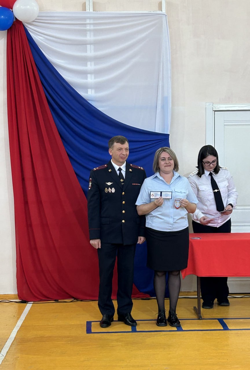 В Ачинске прошла церемония посвящения слушателей в «Полицейский класс» В Ачинске прошла церемония посвящения слушателей в «Полицейский класс»