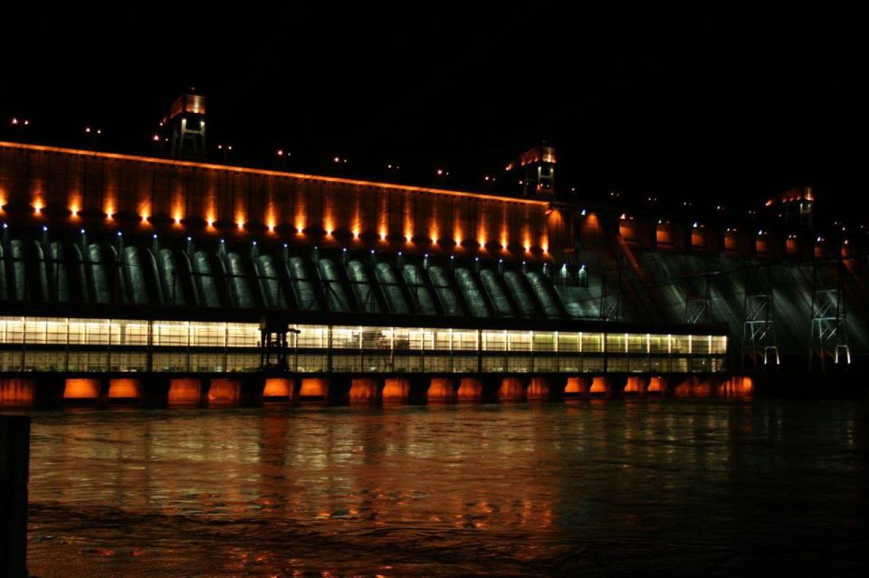 КРАСНОЯРСКАЯ ГЭС ДО 4 НОЯБРЯ ВКЛЮЧИЛА ПРАЗДНИЧНУЮ ИЛЛЮМИНАЦИЮ