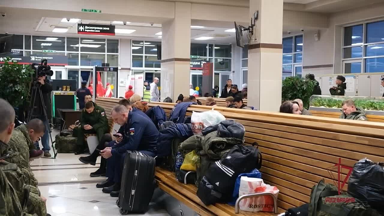 В преддверии Дня народного единства военнослужащие и сотрудники Управления Росгвардии по Республике Хакасия приняли участие в межведомственном флешмобе «Россия — это мы!»