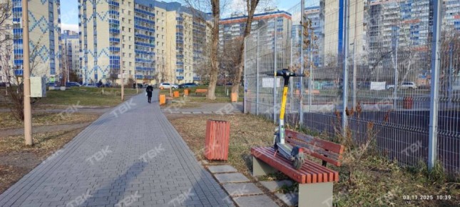 Когда в Красноярске пошел снег, где-то загрустил один самокат