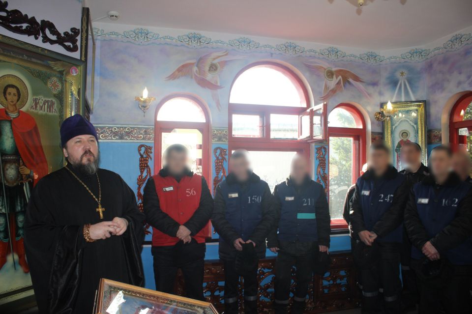 В рамках проведения в учреждениях ГУФСИН Недели межрелигиозного диалога Краевую туберкулезную больницу №1 посетил помощник начальника ГУФСИН по работе с верующими иерей Родион Петриков