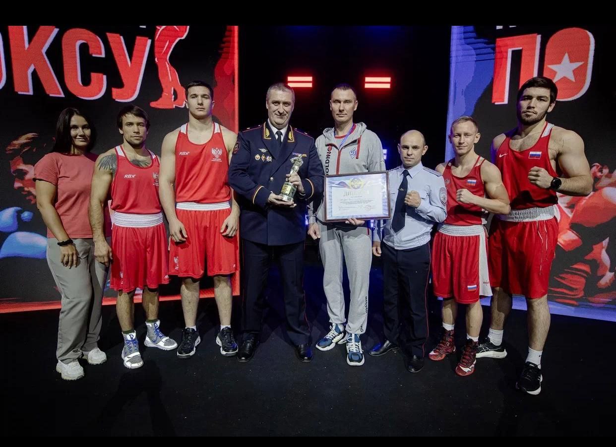 Быстрее, выше, сильнее!. Команда ГУ МВД России по Красноярскому краю завоевала второе место в Чемпионате МВД России по Боксу