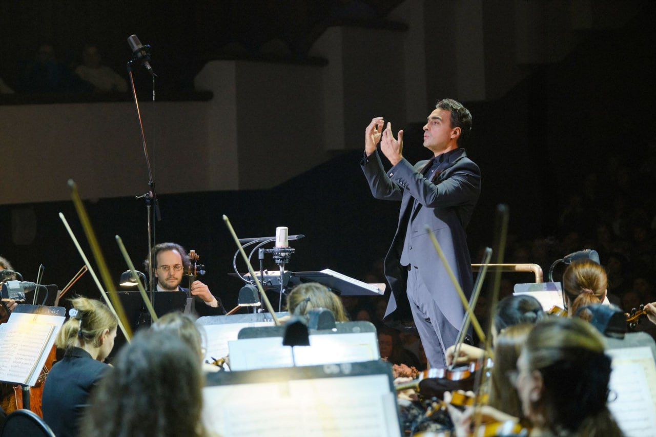 Оркестр Красноярского театра оперы и балета возглавил дирижёр Эльдар Нагиев
