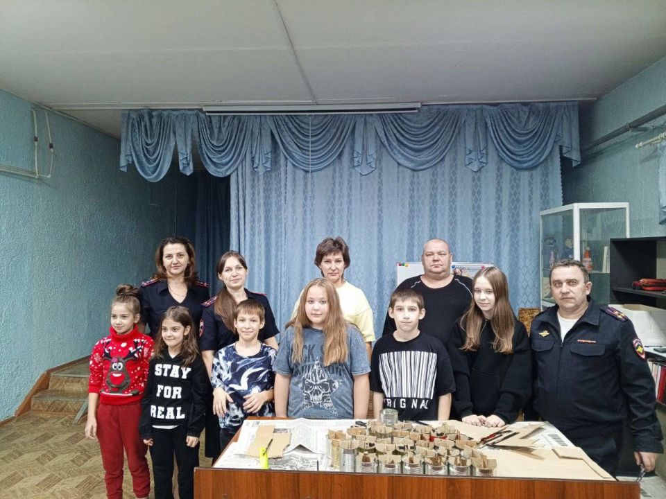 Сила – в единстве и добрых делах! В Иланском изготовили окопные свечи для бойцов