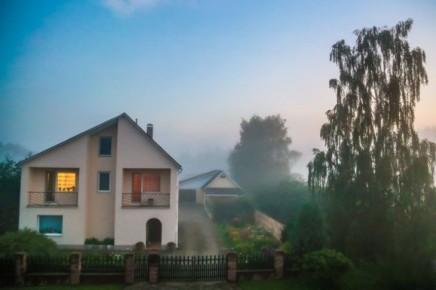 Как отмыть деревянную стену дачного дома от сажи: не потратите ни копейки