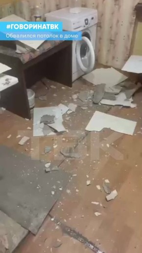 Потолок обвалился в аварийном доме на Бийской, 4